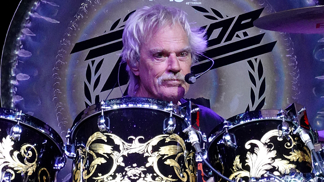Legendary Rock Drummer Battling “Serious Health Issues” After Band Abruptly Cancels Shows Legendary Rock Drummer Battling “Serious Health Issues” After Band Abruptly Cancels Shows