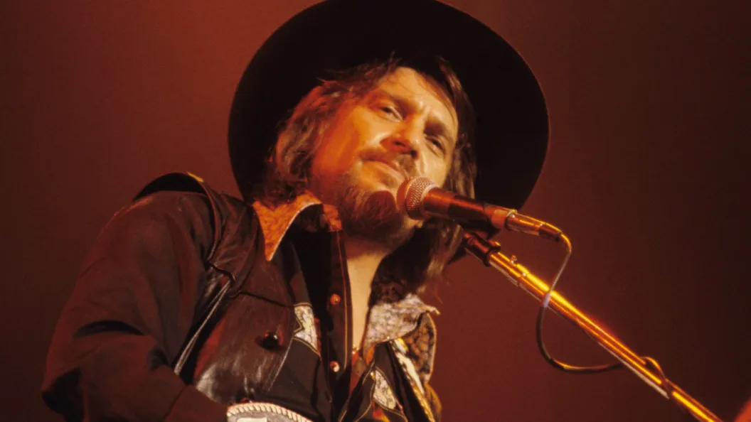 5 Decades Ago Today, Waylon Jennings Hit No. 1 With the Outlaw Country Album That Took on Neil Young, the Marshall Tucker Band, and Featured a Grammy-Winning Classic 5 Decades Ago Today, Waylon Jennings Hit No. 1 With the Outlaw Country Album That Took on Neil Young, the Marshall Tucker Band, and Featured a Grammy-Winning Classic
