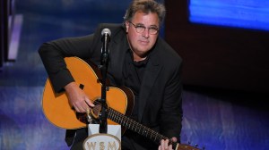 On This Day in 1991, “The Nicest Guy in Nashville” Joined the Grand Ole Opry—Years After Choosing His Daughter’s Talent Show Over His First Invitation