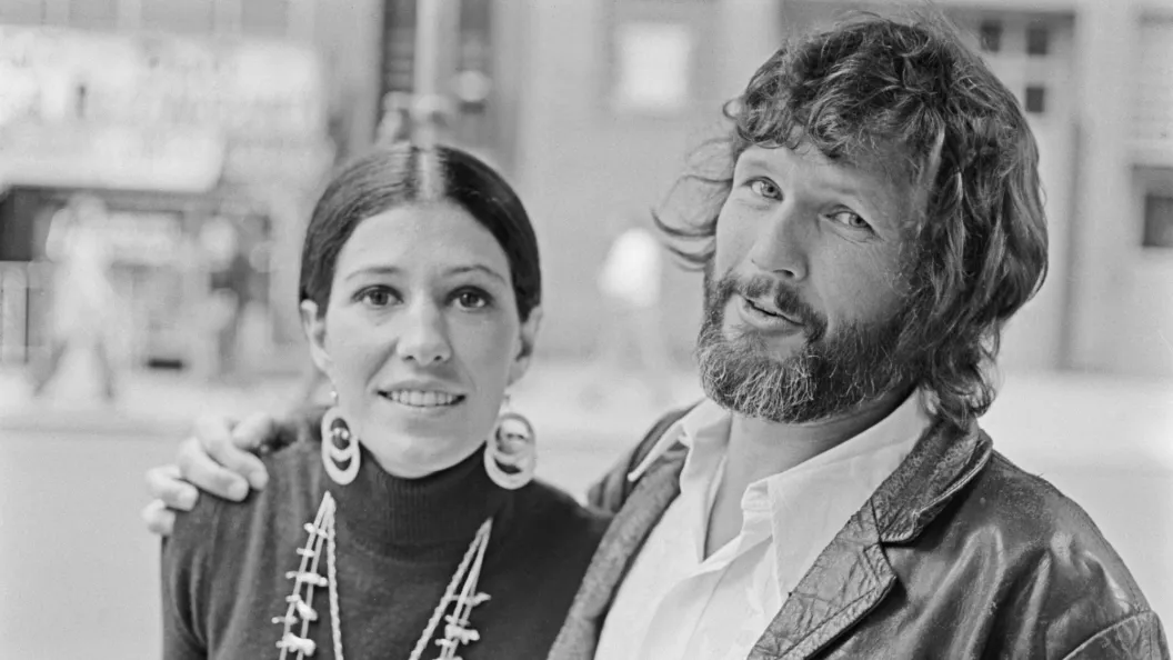 53 Years Ago, an Outlaw Songwriter and Pop Singer Said “I Do” and Became a Country Music Power Couple 53 Years Ago, an Outlaw Songwriter and Pop Singer Said “I Do” and Became a Country Music Power Couple