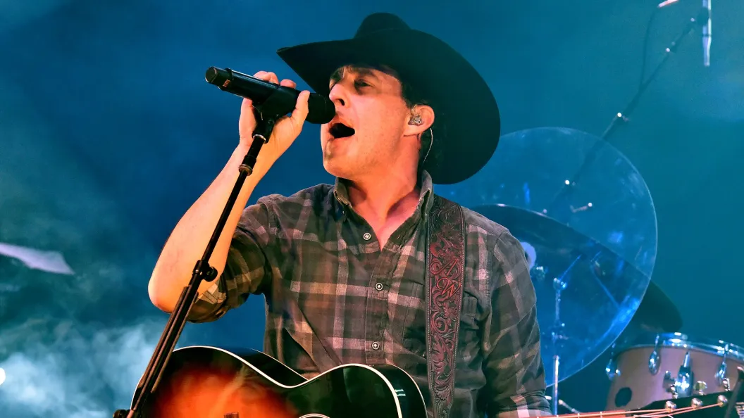 Born in Amarillo 49 Years Ago, the History-Making Independent Country Singer Who Shuns Major Labels “Out of Principle” Born in Amarillo 49 Years Ago, the History-Making Independent Country Singer Who Shuns Major Labels “Out of Principle”