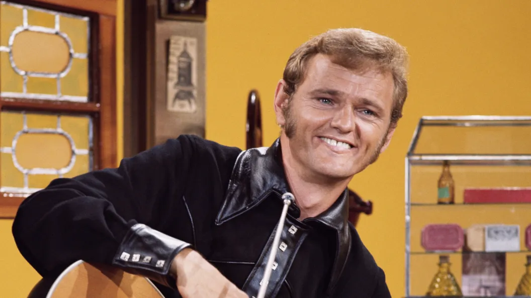 18 Years Ago Today, We Said Goodbye to the Country Guitar Legend Who Became a Movie Star Alongside Burt Reynolds 18 Years Ago Today, We Said Goodbye to the Country Guitar Legend Who Became a Movie Star Alongside Burt Reynolds