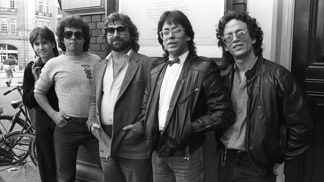 4 Songs From 1982 Every 80s Kid Heard While Riding the Bus to School Each Morning 4 Songs From 1982 Every 80s Kid Heard While Riding the Bus to School Each Morning