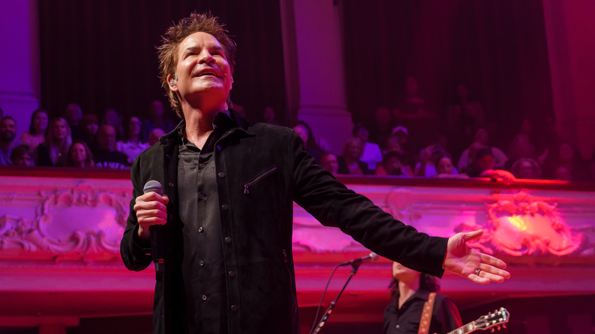 Pat Monahan's 14-Year-Old Son Wows Nashville Crowd During Dad's Train Concert