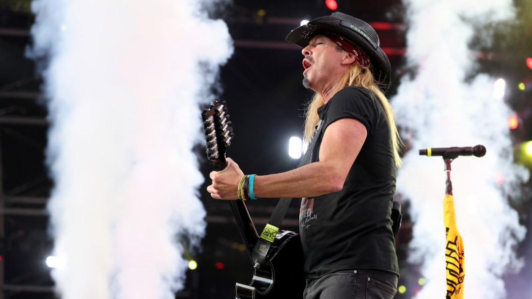Rock Legend Pulled From Tour by Doctors, Faces Months-Long Recovery Rock Legend Pulled From Tour by Doctors, Faces Months-Long Recovery