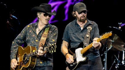 Ronnie Dunn Gifts His Guitar to Fan Who’s Seen Brooks & Dunn 92 Times During Opry Show