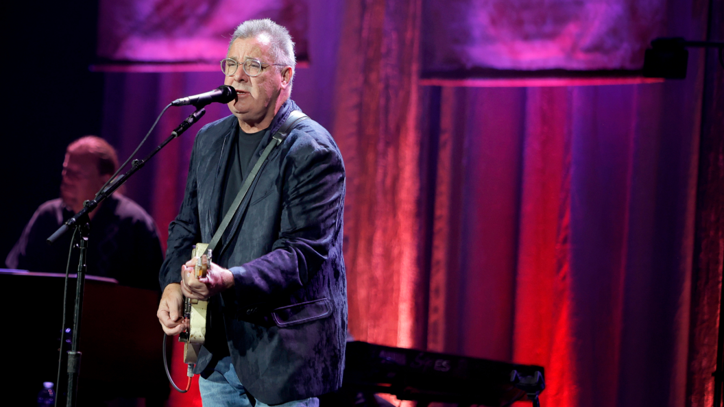 Concert Review: Vince Gill Captivates Nashville Crowd With Three-and-a-Half Hour Set at the Ryman Concert Review: Vince Gill Captivates Nashville Crowd With Three-and-a-Half Hour Set at the Ryman