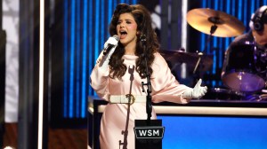 Rising Country Singer Earns a Standing Ovation in Her Grand Ole Opry Debut With Emotional Dolly Parton Tribute