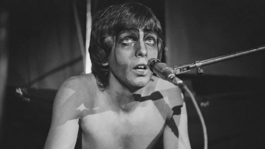 Remembering When Peter Gabriel Left Genesis Right After the Peak of Their Early Success in 1975 Remembering When Peter Gabriel Left Genesis Right After the Peak of Their Early Success in 1975