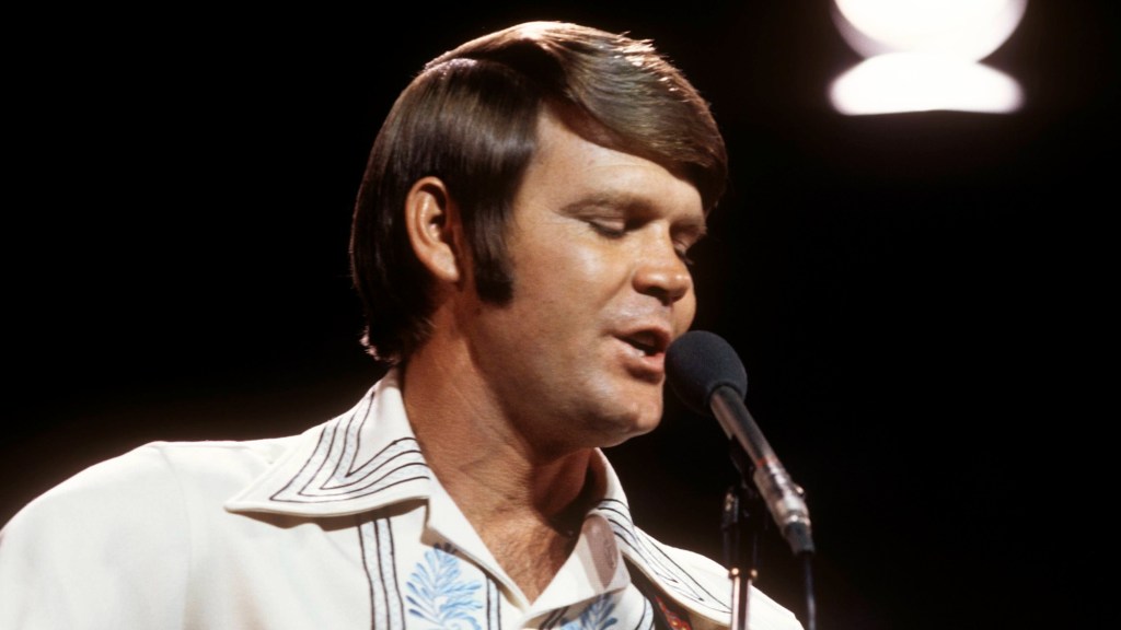 3 Lyrics From Legendary 1960s Country Songs That Are Absolute Poetry