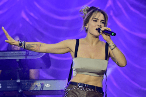 3 Powerhouse Pop Vocalists That Don’t Get Their Flowers as They Should