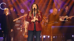 Kelly Clarkson Handles Onstage Wardrobe Malfunction Like a Pro—and a Comedian