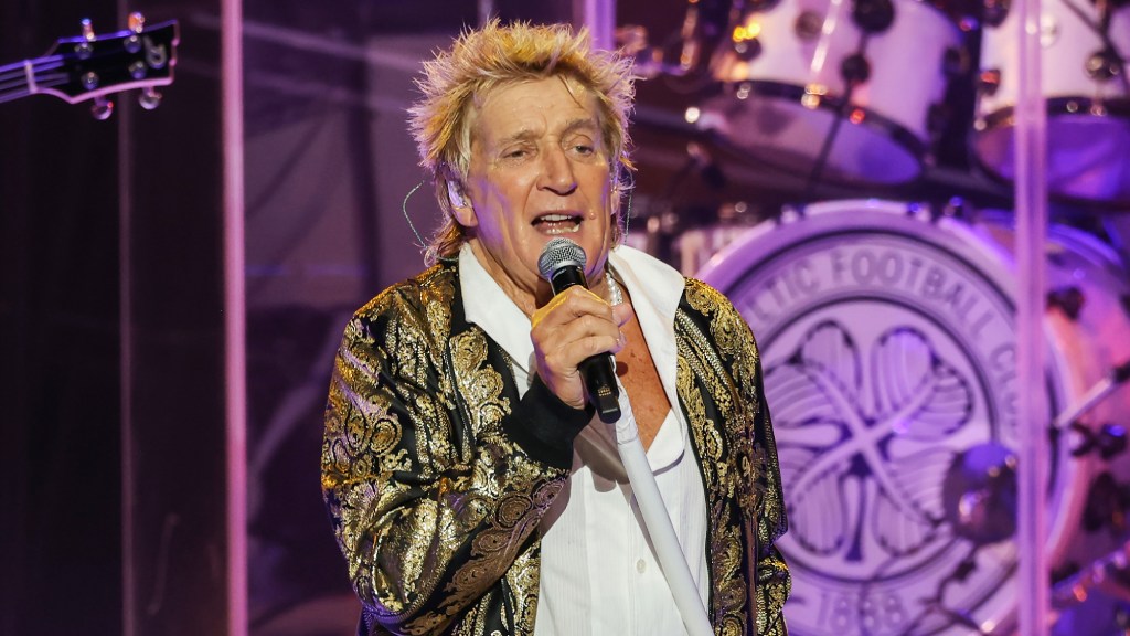 Rod Stewart Postpones Concert Hours Before Showtime, Cites โMechanical Faultโ