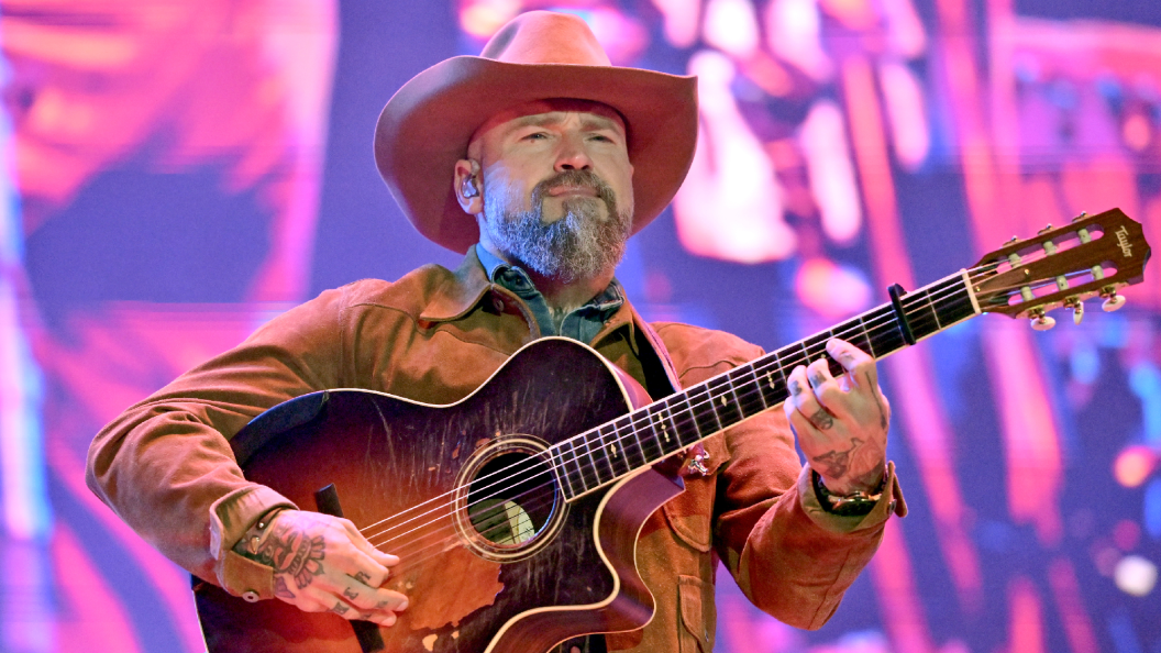 Zac Brown Band Stuns Boston Crowd With Biggest Giveaway in History Zac Brown Band Stuns Boston Crowd With Biggest Giveaway in History