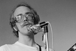 Born 81 Years Ago Today in California, the Overlooked Fleetwood Mac Guitarist Whose Songwriting Mick Fleetwood Said “Will Survive All of Us”