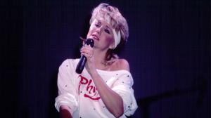 Four Years Ago Today, We Said Goodbye to the 80s Pop-Country Crossover Queen Who Starred in One of the Most Successful Musicals of All Time