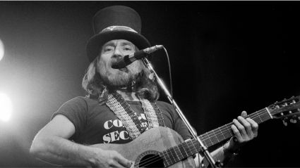 3 Acoustic Country Songs From the 1970s Whose Melodies Still Echo Decades Later