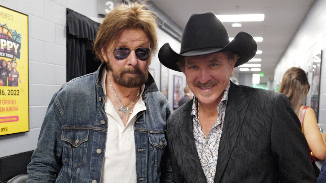The Best-Selling Country Duo of All Time Confirms First Original New Music in Nearly 20 Years Is “Ready and on the Way” The Best-Selling Country Duo of All Time Confirms First Original New Music in Nearly 20 Years Is “Ready and on the Way”