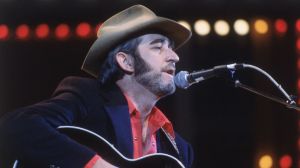 9 Years Ago Today, Country Music Bid Farewell to Its “Gentle Giant” Who Turned His Easygoing Sound Into 17 No. 1 Hits