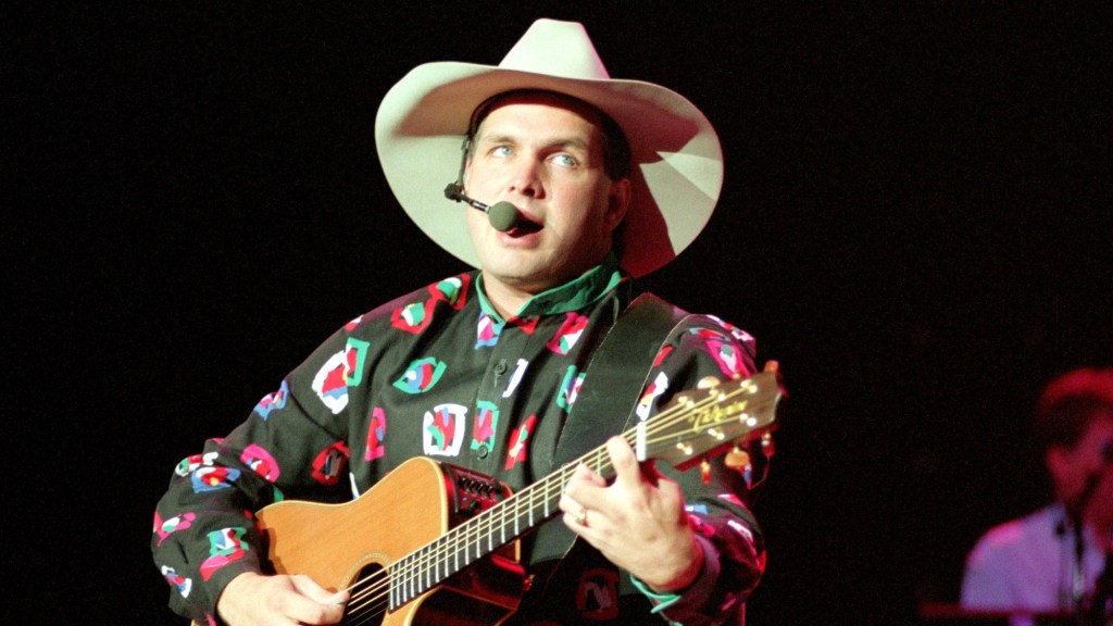 On This Day in 1991, Garth Brooks Made Chart History with an Album That Featured a Hit Billy Joel Cover