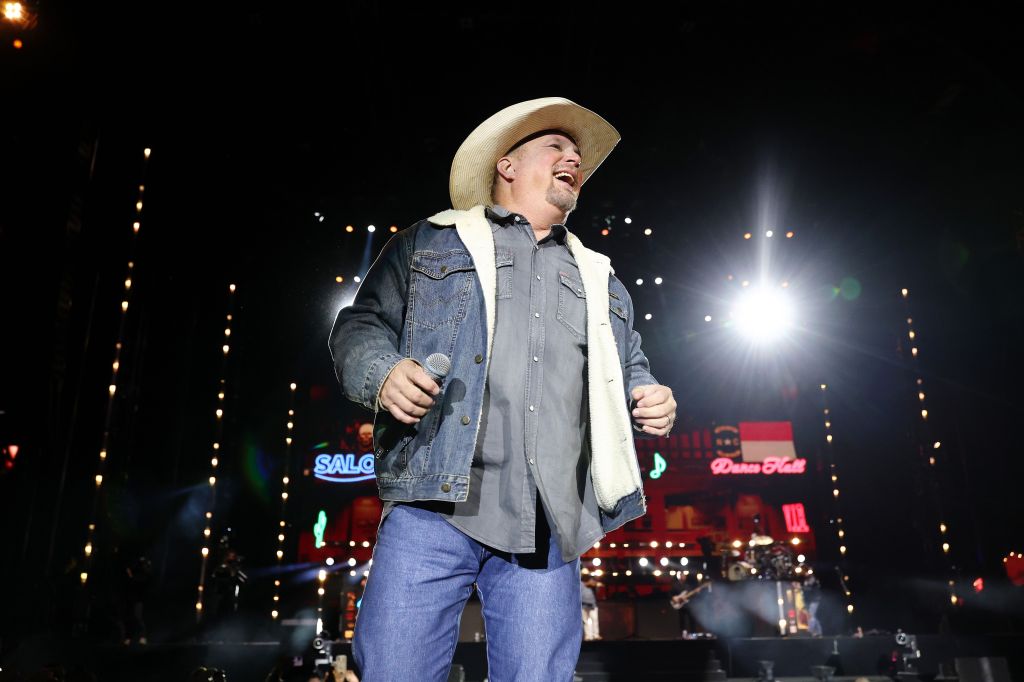 “I Felt My Whole Life Flash Before My Eyes”: Country Singer Pens Heartfelt Tribute to Garth Brooks After Emotional Concert Experience