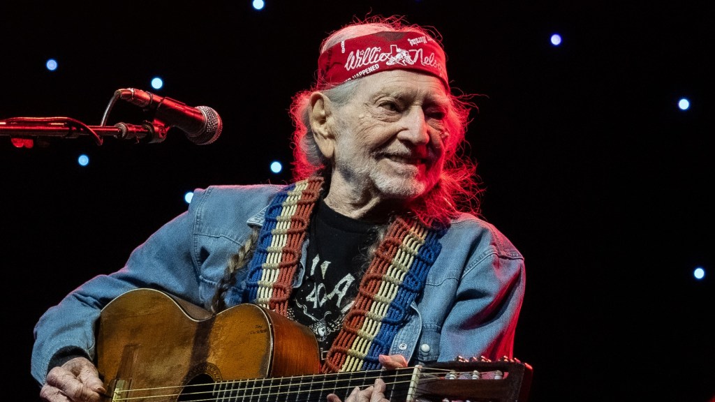Aging Like Fine Wine: 4 Country Singers 60 and Over Who Still Sound Incredible Live