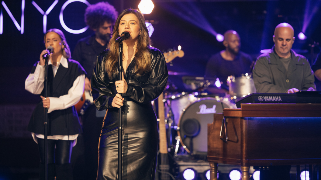 Kelly Clarkson Ends Her Talk Show With the Epic Final Cover We’ve All Been Waiting For Kelly Clarkson Ends Her Talk Show With the Epic Final Cover We’ve All Been Waiting For