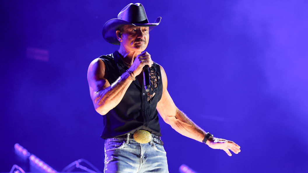 Concertgoer Complains After Tim McGraw Posts a Video She Took of His Onstage Tumble Concertgoer Complains After Tim McGraw Posts a Video She Took of His Onstage Tumble