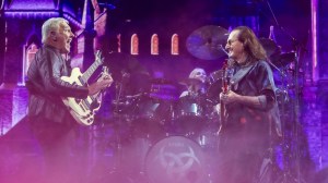 “I’m Just Going To Do a Show by Myself”: Alex Lifeson Jokingly Fires His Rush Bandmates Mid-Show