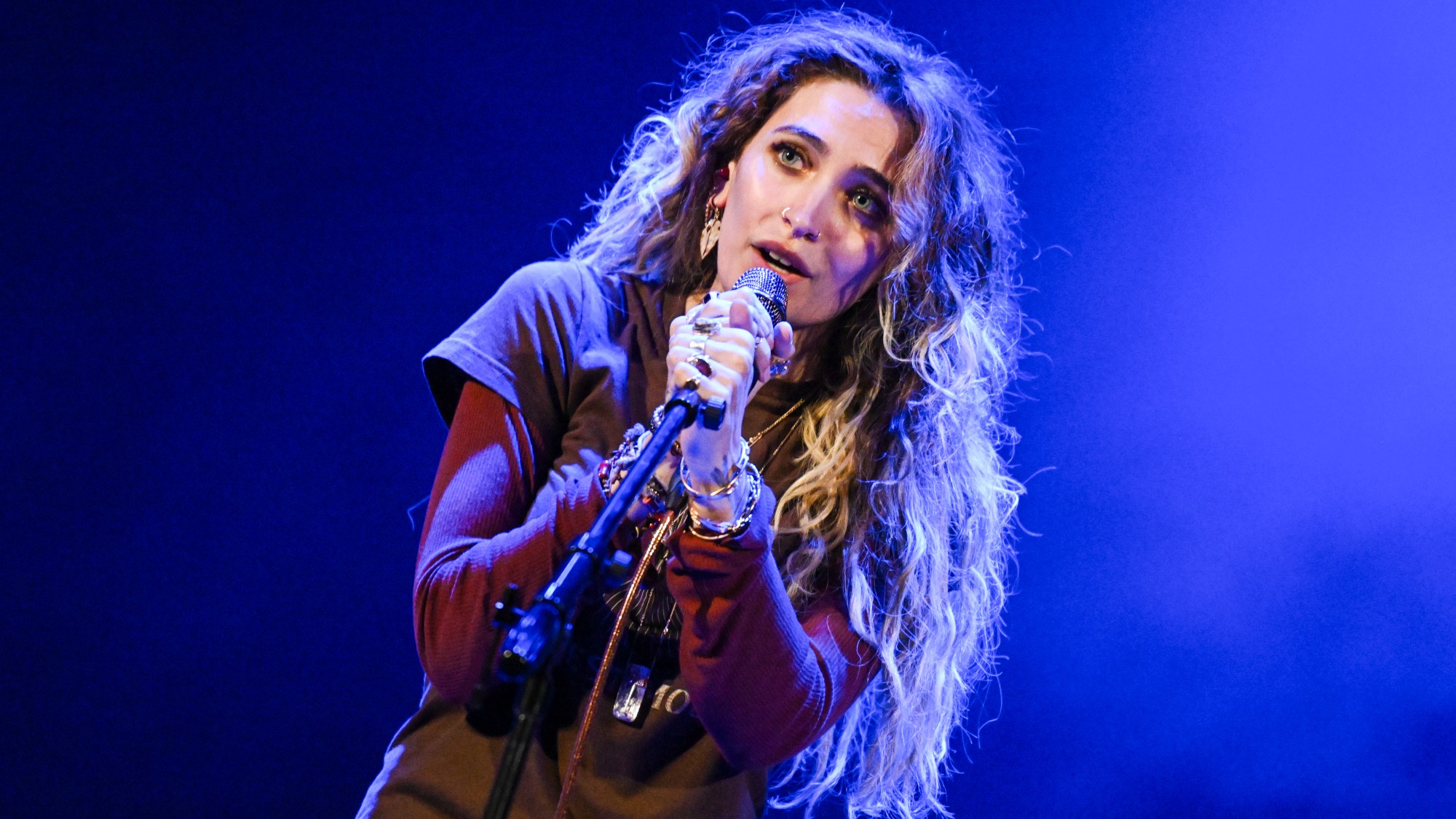 “Her Father Would Be So Proud”: Michael Jackson’s Daughter Covers a Defining 90s Alt-Rock Anthem During Festival Set