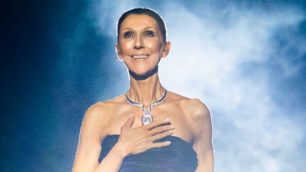 Céline Dion Breaks Down in Tears Seconds Into Her First Full Concert in More Than 6 Years Céline Dion Breaks Down in Tears Seconds Into Her First Full Concert in More Than 6 Years