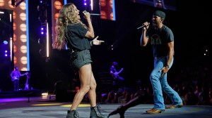 Carrie Underwood Makes Surprise Appearance at Luke Bryan’s Nashville Show, Covers a 90s Country Classic and a Rock Favorite