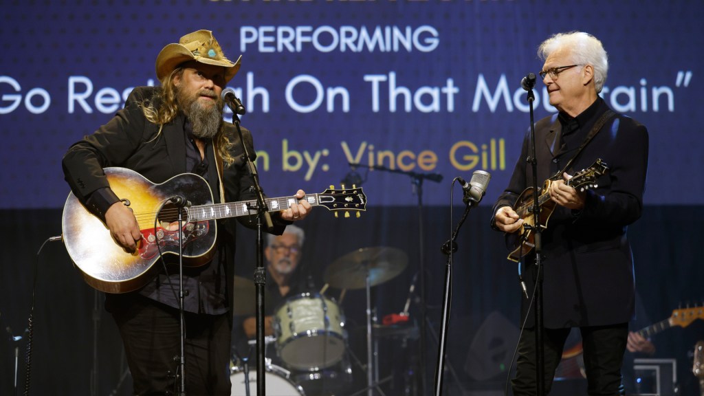 Chris Stapleton Performs Vince Gillโs Signature Song in His Honorโand Brings the Ryman to Its Feet