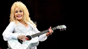 Julia Stiles Reveals Dolly Parton Signed Off on Her “9 To 5” ‘Dancing With the Stars’ Performance Before Her Death
