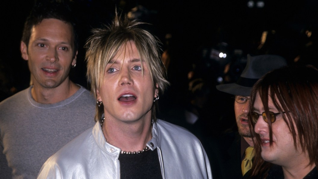 3 Rock Songs From 1995 You Heard While Shopping at the Mall With Your Friends 3 Rock Songs From 1995 You Heard While Shopping at the Mall With Your Friends