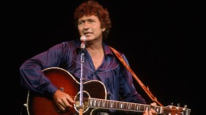 6 Years Ago Today, We Lost the Country Hitmaker Who Wrote 4 Elvis Presley Classics and Starred in a Beloved NBC Variety Show