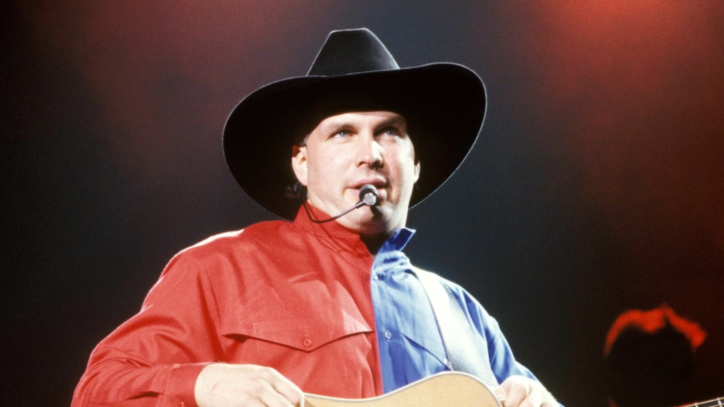 Born 90 Years Ago in Texas, the Songwriter Who Crafted 60s Pop Hits Before Giving Garth Brooks One of His Signature Songs Born 90 Years Ago in Texas, the Songwriter Who Crafted 60s Pop Hits Before Giving Garth Brooks One of His Signature Songs