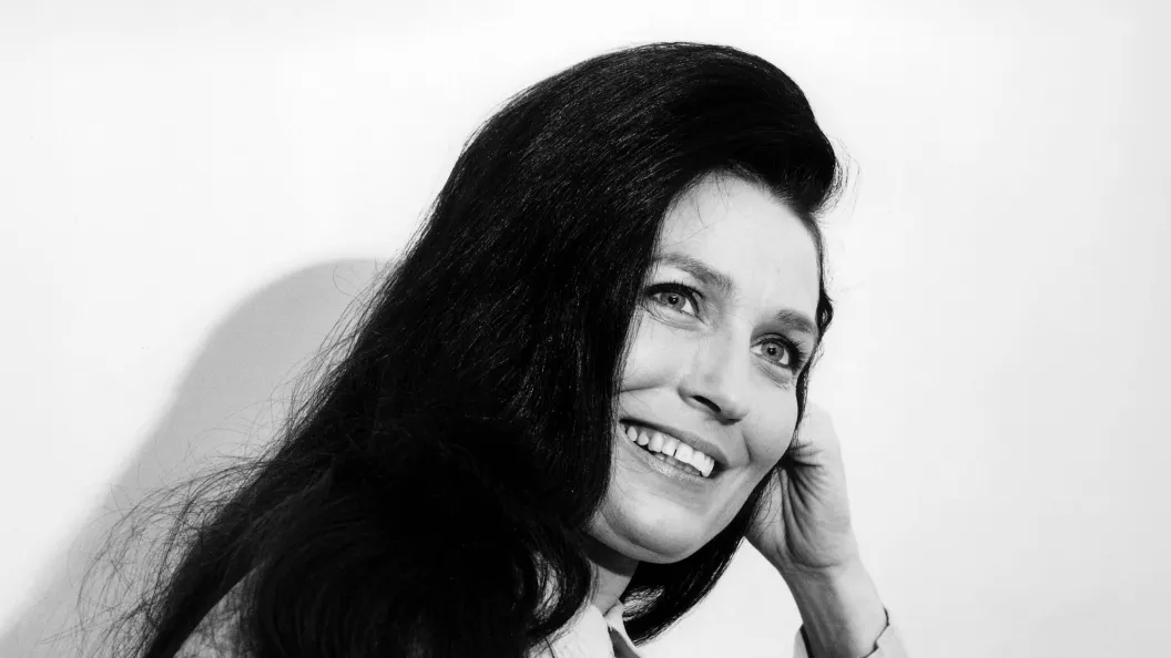On This Day in 1966, Loretta Lynn Released the Album That Introduced a Signature Hit and Became Her First No. 1 On This Day in 1966, Loretta Lynn Released the Album That Introduced a Signature Hit and Became Her First No. 1