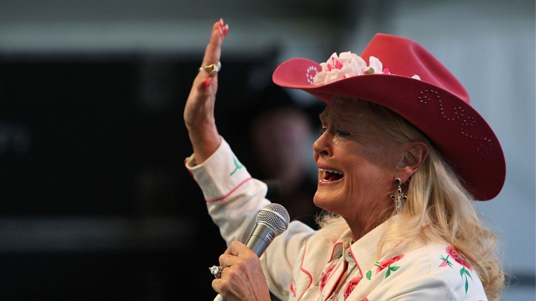 Born 79 Years Ago Today in North Dakota, the 70s Crossover Queen Who Elevated Country-Pop Music Born 79 Years Ago Today in North Dakota, the 70s Crossover Queen Who Elevated Country-Pop Music