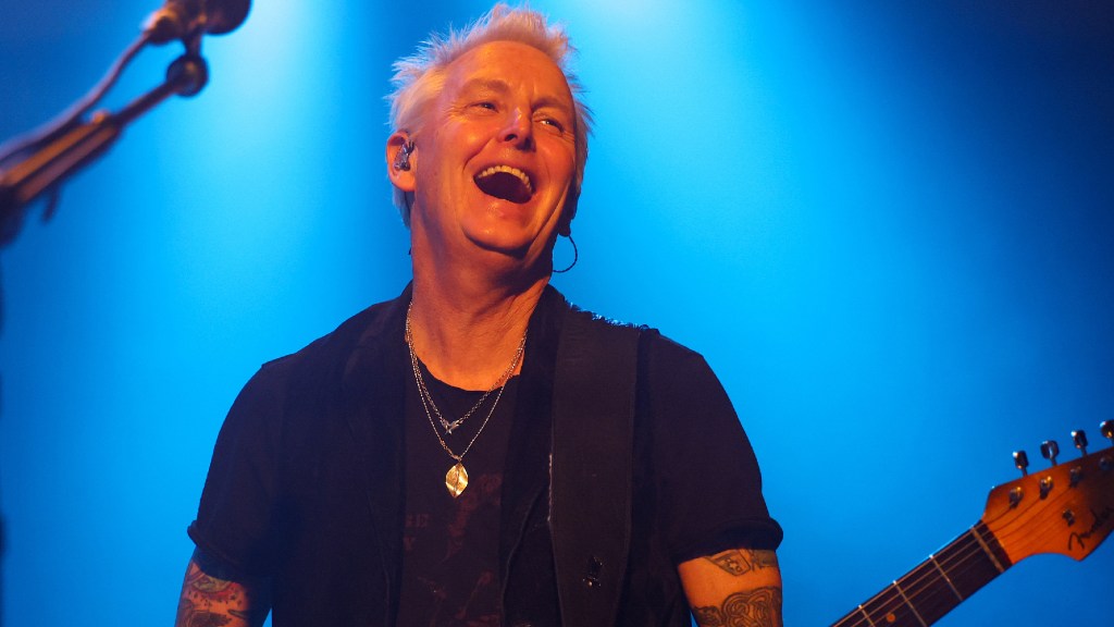 Pearl Jam’s Mike McCready Channels Jimi Hendrix With Blistering National Anthem at Seahawks Home Opener