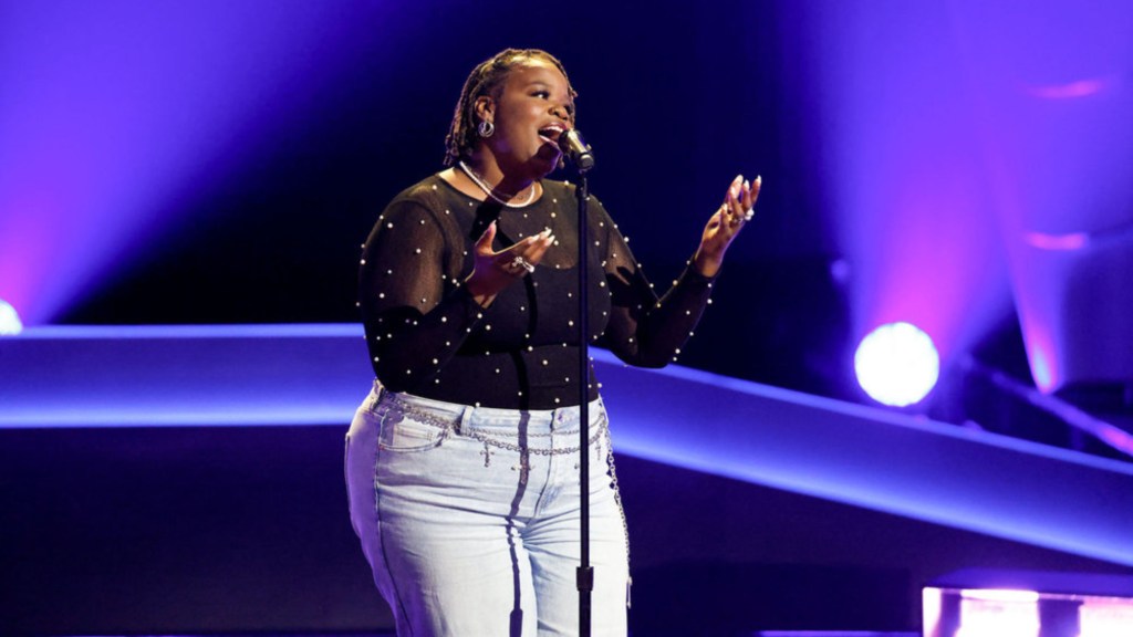 ‘Voice’ Contestant Who Lives in Her Car Gets a Four-Chair Turn and Standing Ovation After Stunning “Moon River” Performance