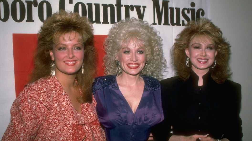 Wynonna Judd Reveals the Private Moment She Shared With Dolly Parton After Her Mother’s Death Wynonna Judd Reveals the Private Moment She Shared With Dolly Parton After Her Mother’s Death