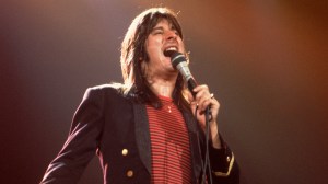 Journey Performs With Steve Perry Lookalike, and Fans Can’t Ignore the Resemblance