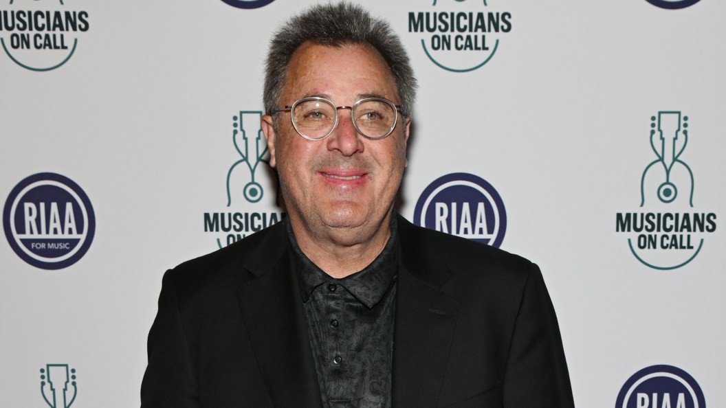 “Its Intention Was To Save Souls, and It’s Still Doing It”: Vince Gill Reflects on the Ryman and the “Most Spiritual Experience” of His Life “Its Intention Was To Save Souls, and It’s Still Doing It”: Vince Gill Reflects on the Ryman and the “Most Spiritual Experience” of His Life