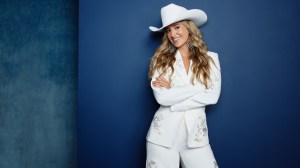 Lainey Wilson to Host the CMA Awards for the Third Consecutive Year