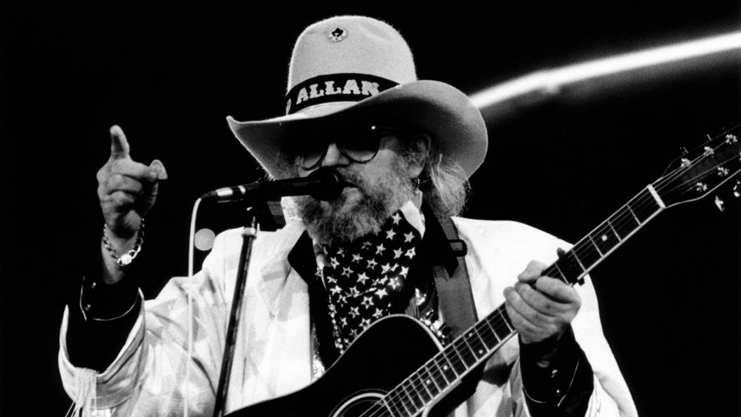 Born 87 Years Ago Today in Ohio, the “Mysterious Rhinestone Cowboy” Who Embodied Outlaw Country and Penned This Johnny Paycheck Smash Born 87 Years Ago Today in Ohio, the “Mysterious Rhinestone Cowboy” Who Embodied Outlaw Country and Penned This Johnny Paycheck Smash