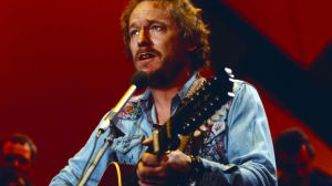 4 Top 40 Hits From 1974 That Every Baby Boomer Can Still Sing by Heart