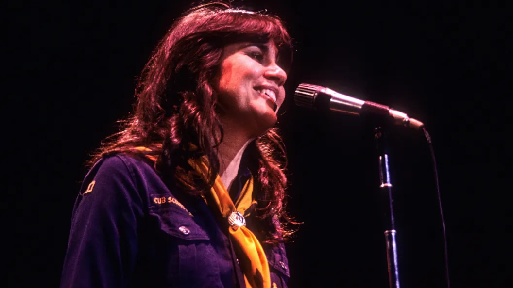 Remember When Linda Ronstadt Covered a Warren Zevon Song and Made It a Hit in 1977? Remember When Linda Ronstadt Covered a Warren Zevon Song and Made It a Hit in 1977?