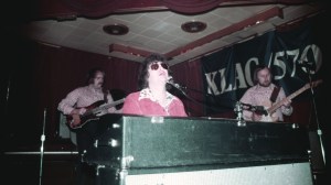 3 Country Songs From 1975 That Every 70s Kid Still Knows Today