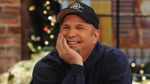 Watch Garth Brooks Fight Ticket-Buying Bots by Giving Their Seats Away for Free